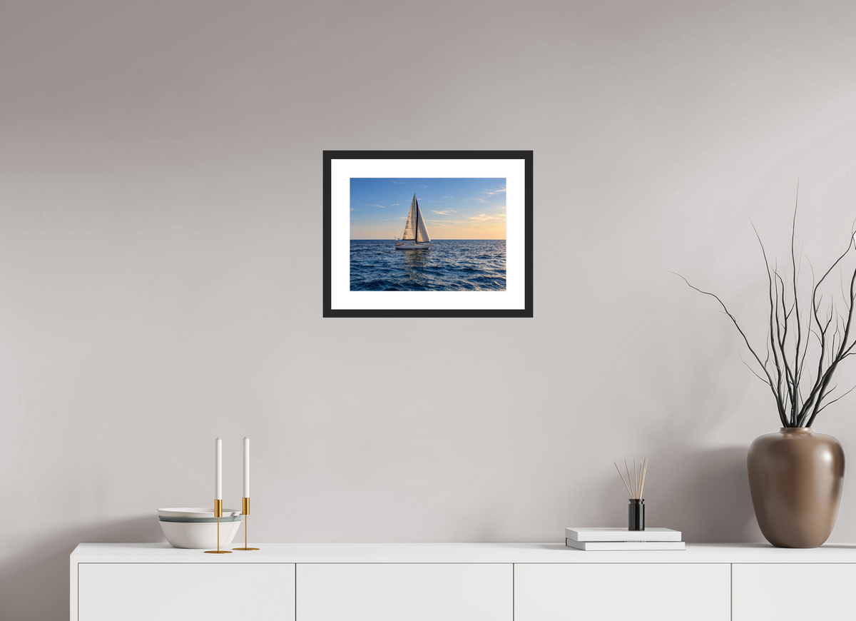 41 x 30 cm, Fineartprint im Rahmen - schwarz Sailing into Gold – Mallorca