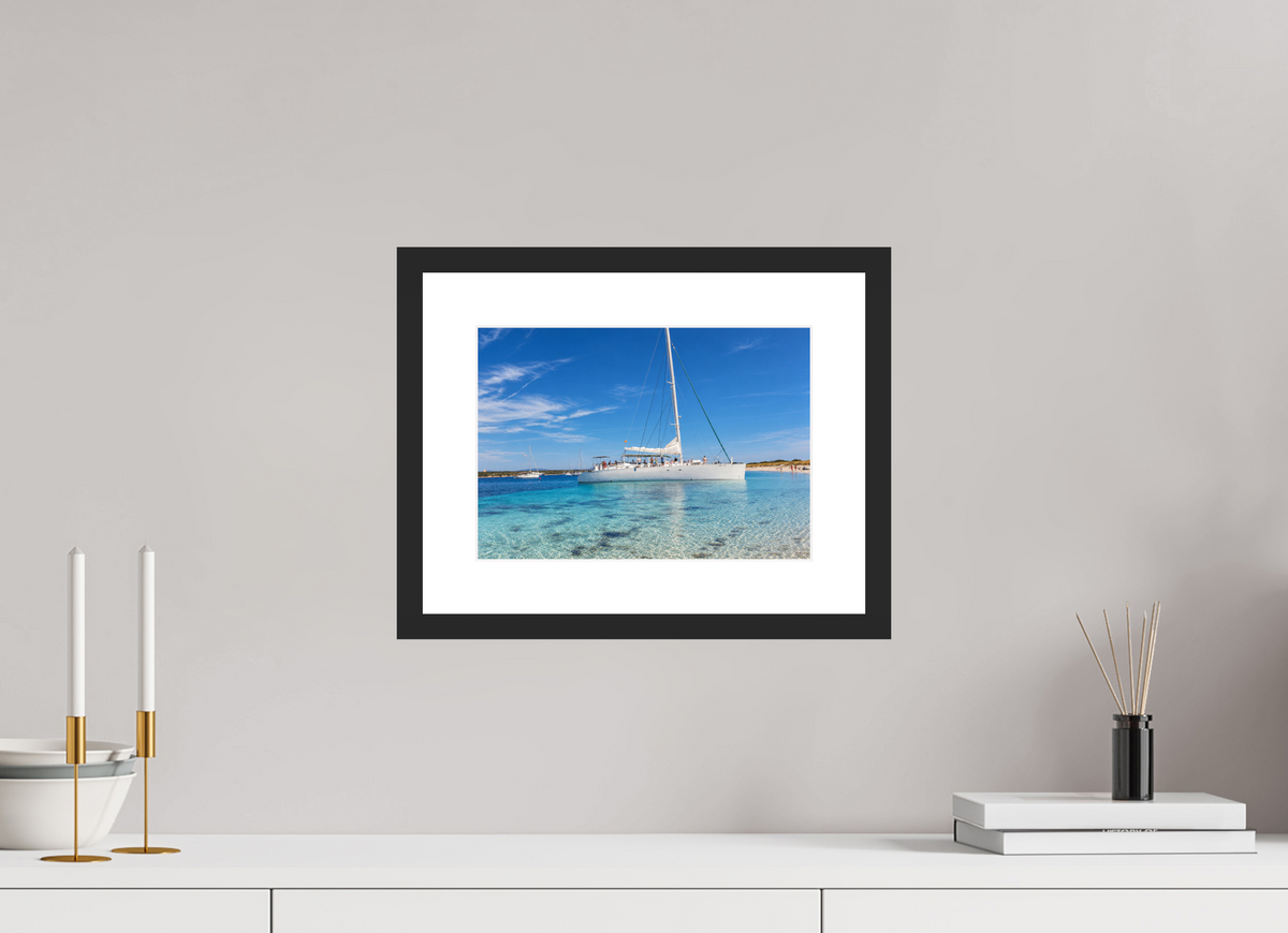 DIN A4 (29,7 x 21 cm), Fineartprint im Rahmen - schwarz Azure Serenity – Sailboat on Turquoise Waters