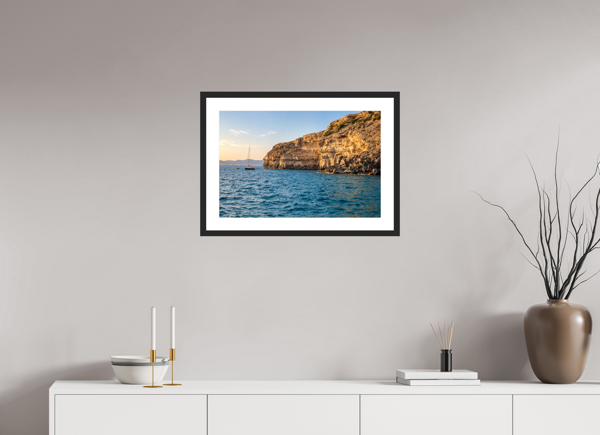 60 x 40 cm, Fineartprint im Rahmen - schwarz Golden Cala – Mallorca