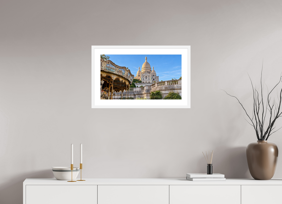 64 x 36 cm, Fineartprint im Rahmen - weiß Montmartre Carousel – Sacré-Cœur, Paris