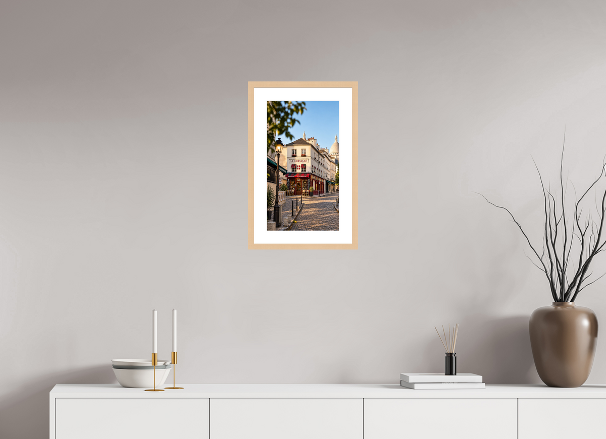27 x 48 cm, Fineartprint im Rahmen - natur Le Consulat – A Moment in Montmartre