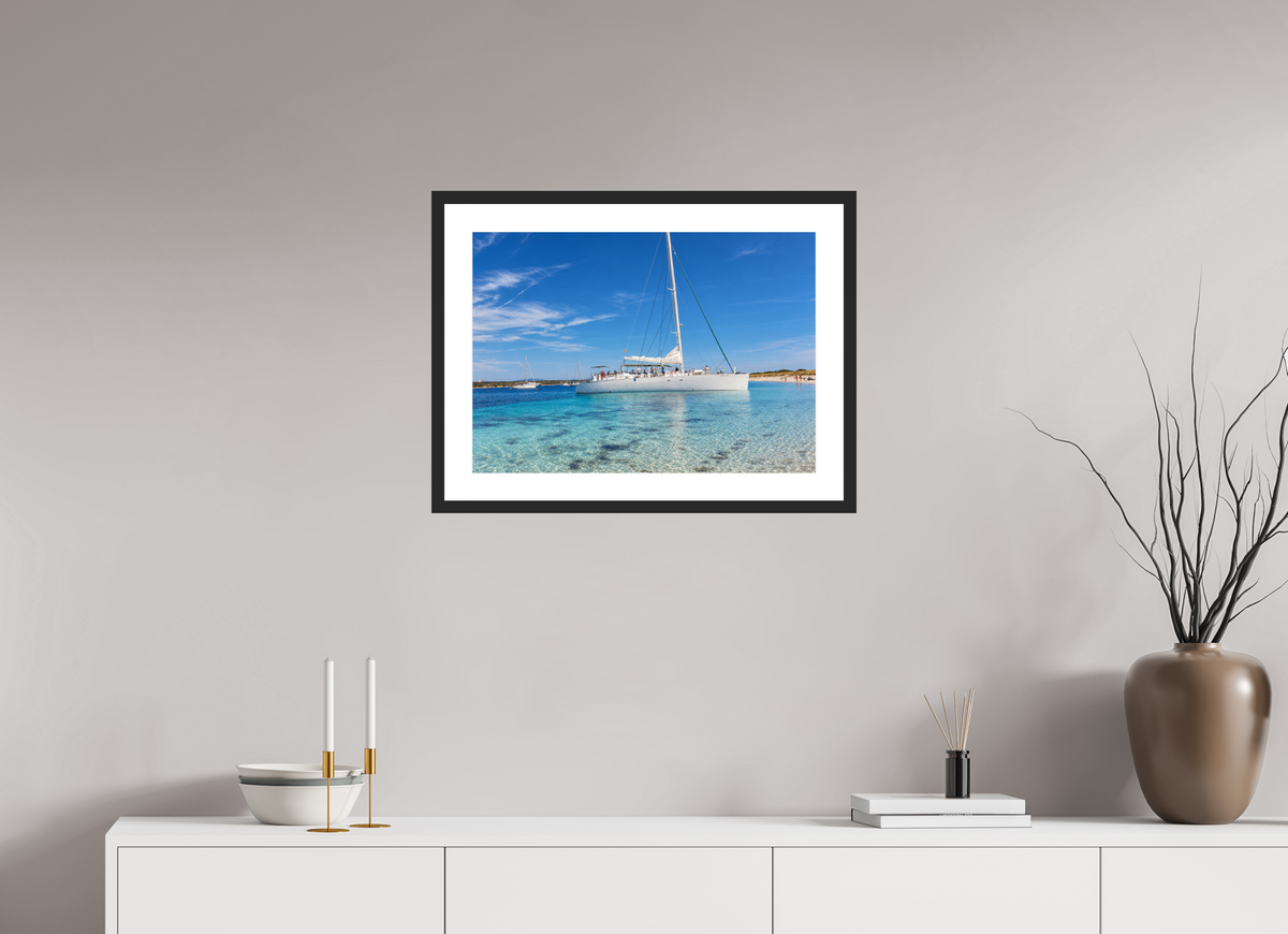 DIN A2 (59,4 x 42 cm), Fineartprint im Rahmen - schwarz Azure Serenity – Sailboat on Turquoise Waters