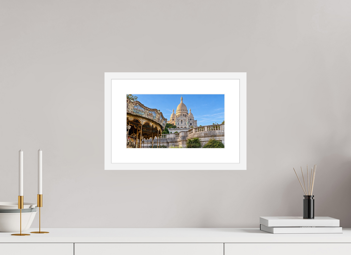 32 x 18 cm, Fineartprint im Rahmen - weiß Montmartre Carousel – Sacré-Cœur, Paris