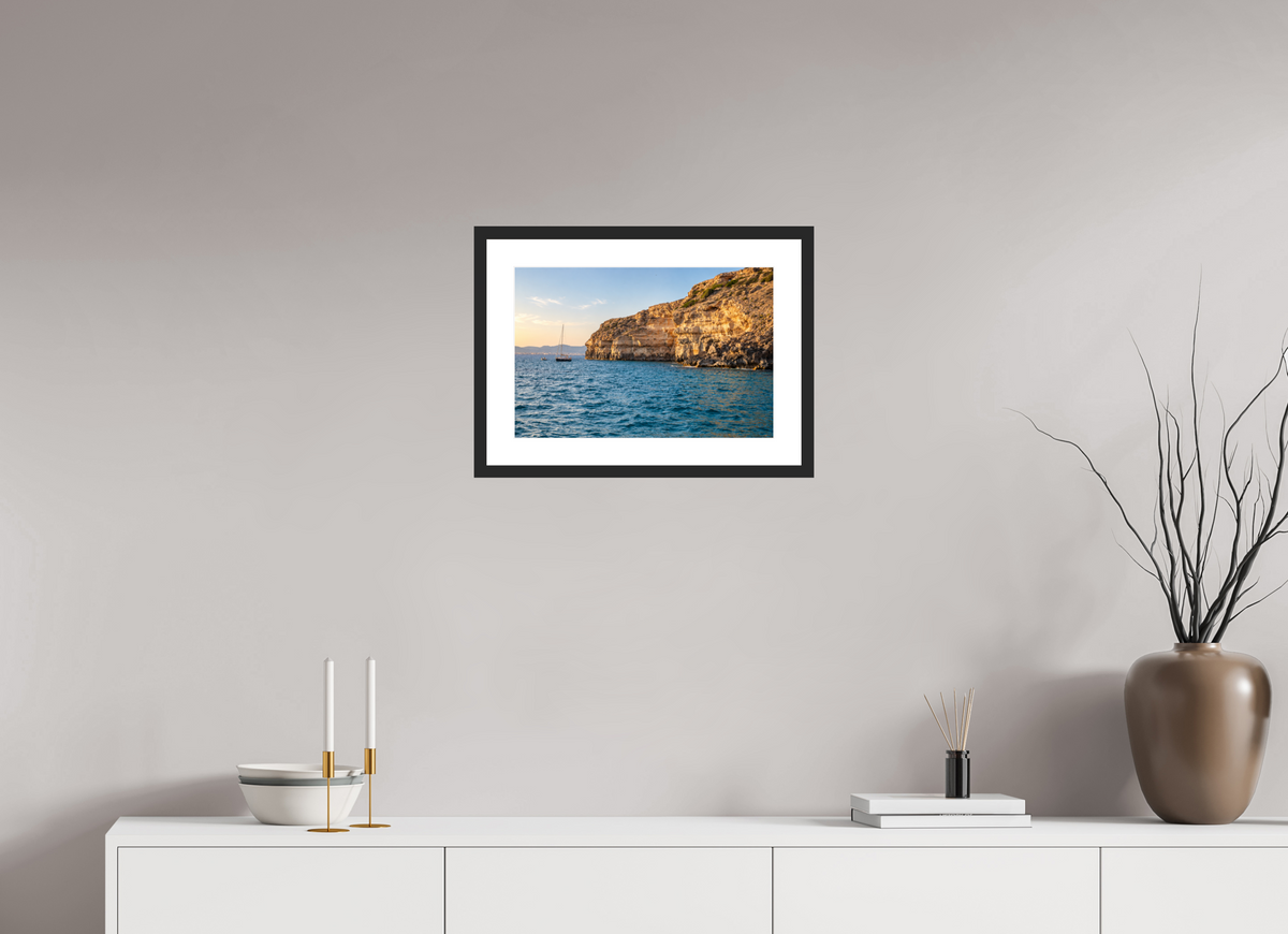 45 x 30 cm, Fineartprint im Rahmen - schwarz Golden Cala – Mallorca