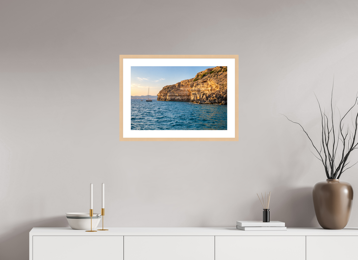 60 x 40 cm, Fineartprint im Rahmen - natur Golden Cala – Mallorca