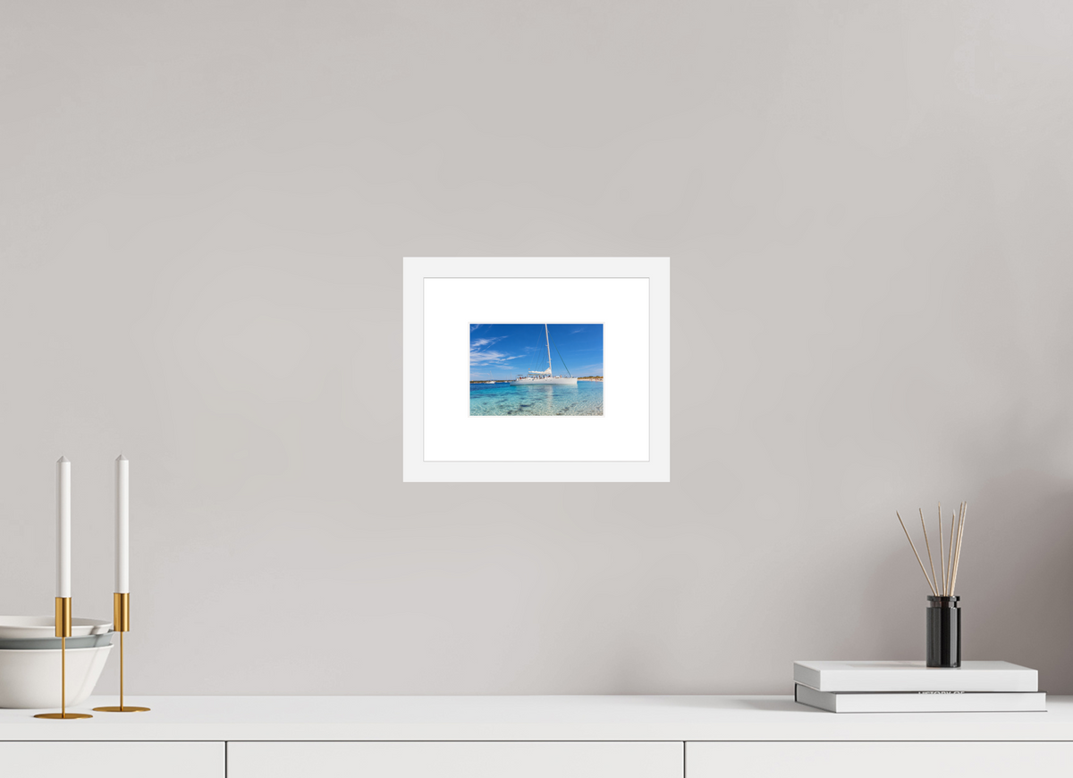 DIN A6 (14,8 x 10,5 cm), Fineartprint im Rahmen - weiß Azure Serenity – Sailboat on Turquoise Waters