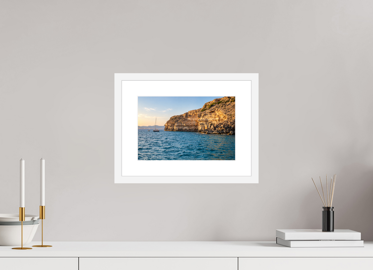 30 x 20 cm, Fineartprint im Rahmen - weiß Golden Cala – Mallorca